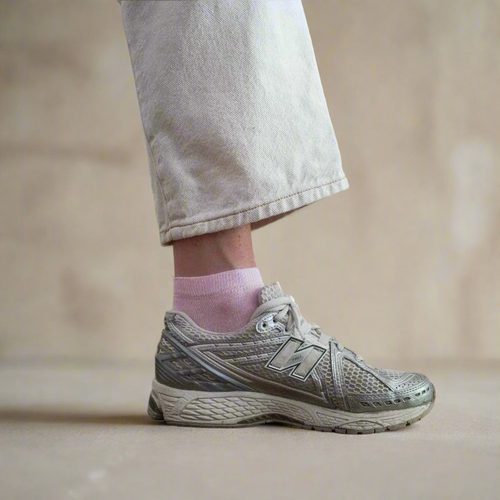Candy pink lyocell ankle socks worn with white sneakers and off-white pants – Klue sustainable fashion detail photo