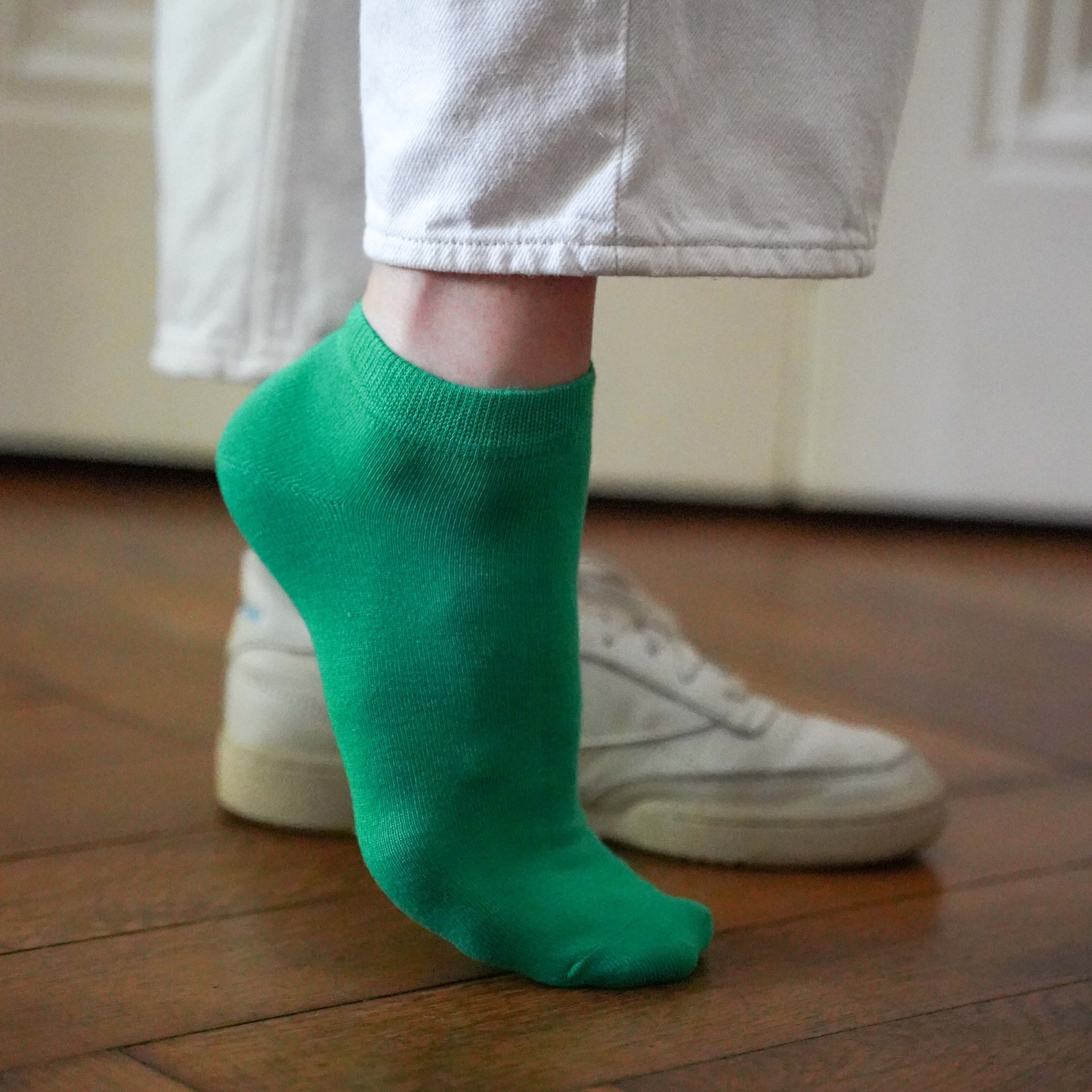 Electric green sustainable ankle socks made from lyocell, worn with vintage sneakers and white denim – Klue bold eco fashion look