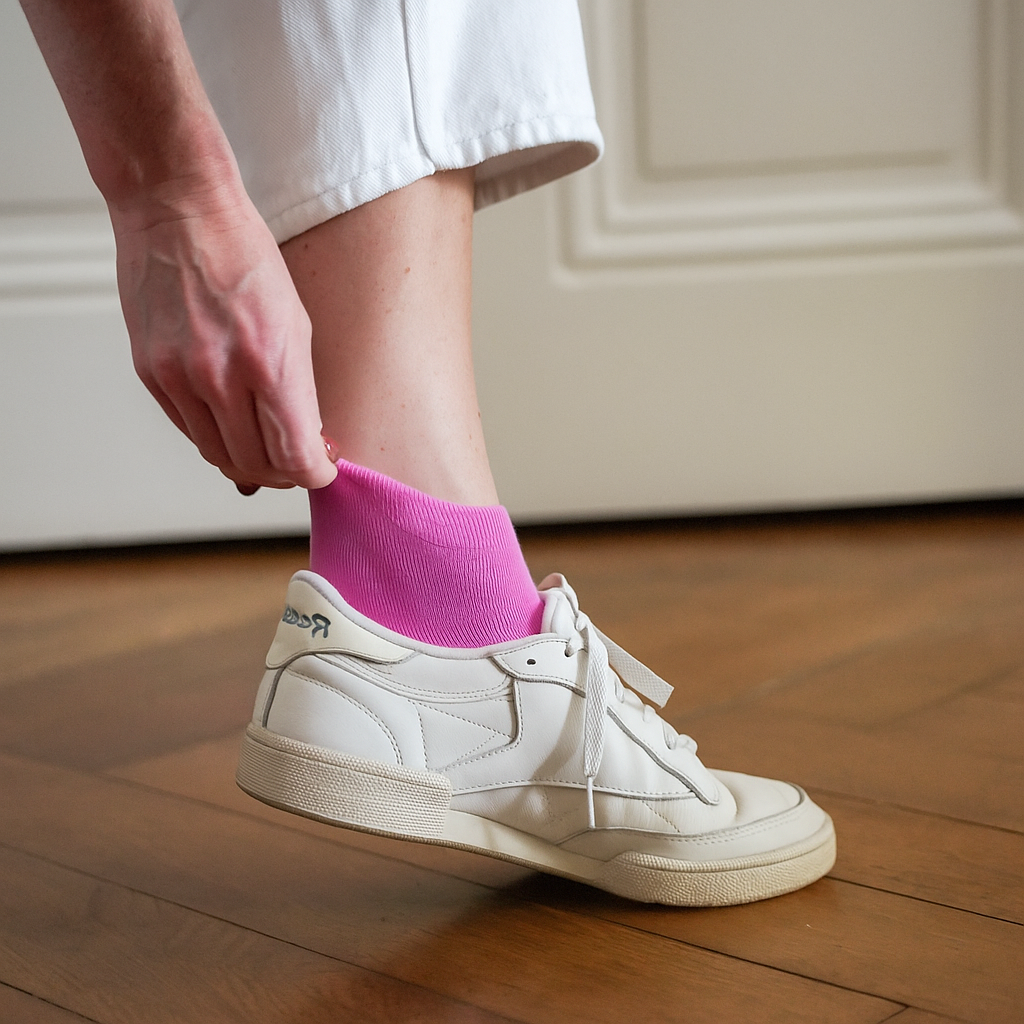 Fuchsia lyocell ankle socks worn with white sneakers and light pants – Klue vibrant sustainable socks