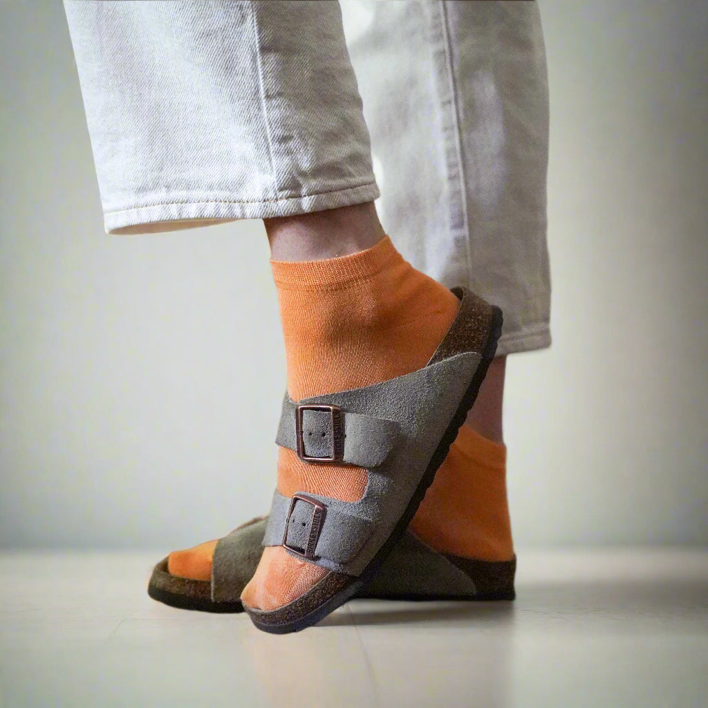 Women's apricot beige lyocell low socks worn with white sneakers and light trousers – Klue minimalist sustainable fashion look.