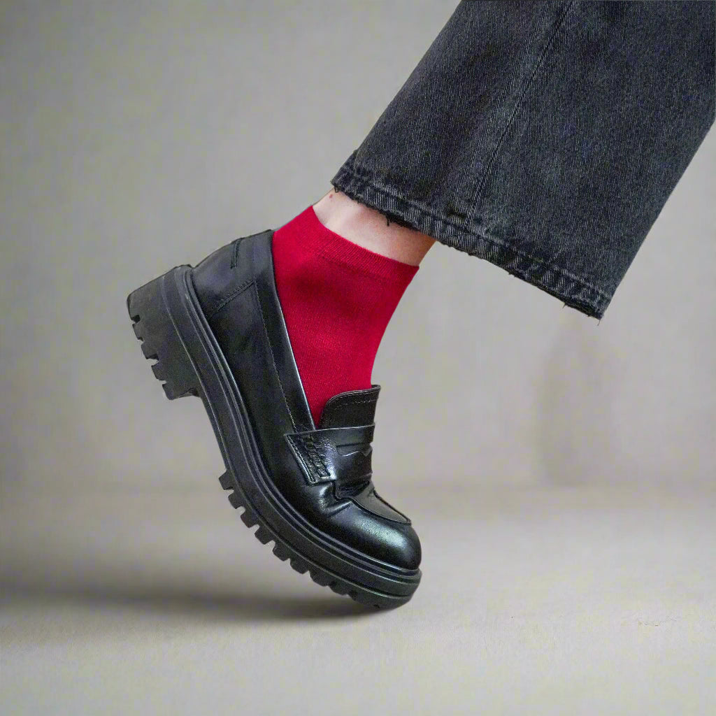Women's red lyocell ankle socks worn with white sneakers and cropped pants – Klue sustainable fashion photo.