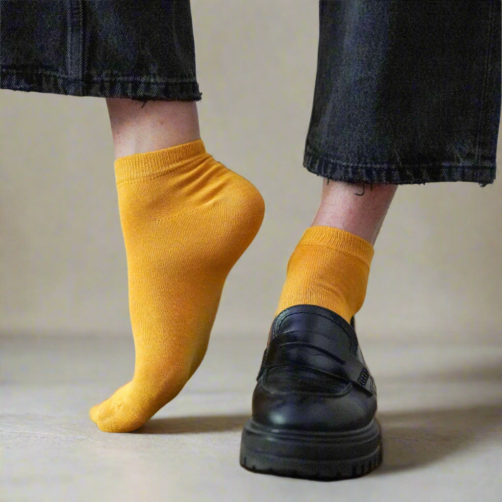 Women's yellow lyocell low socks worn with white sneakers and light trousers – Klue bright sustainable fashion look